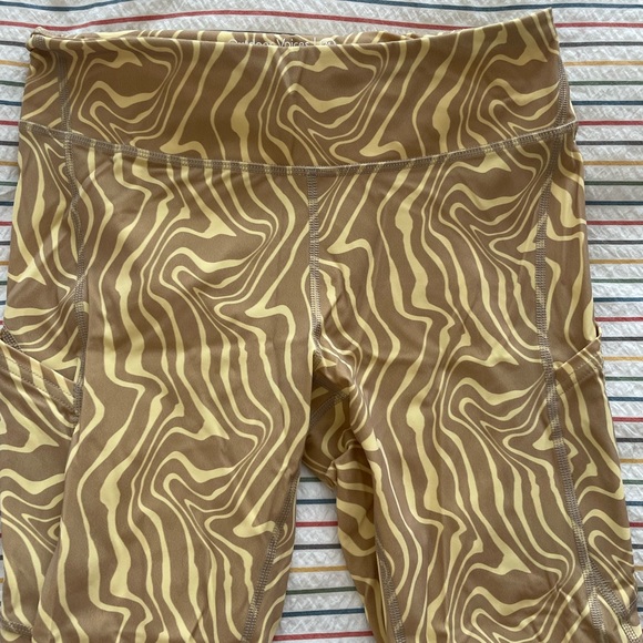 Outdoor voices  pampas swirl leggings, size M - Picture 6 of 9